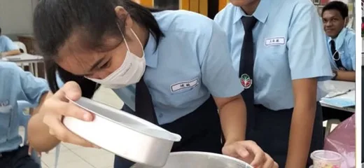 PBAG student learning culinary skills